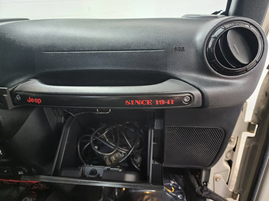 Used 2017 Jeep Wrangler Rubicon AWD/4WD image 26