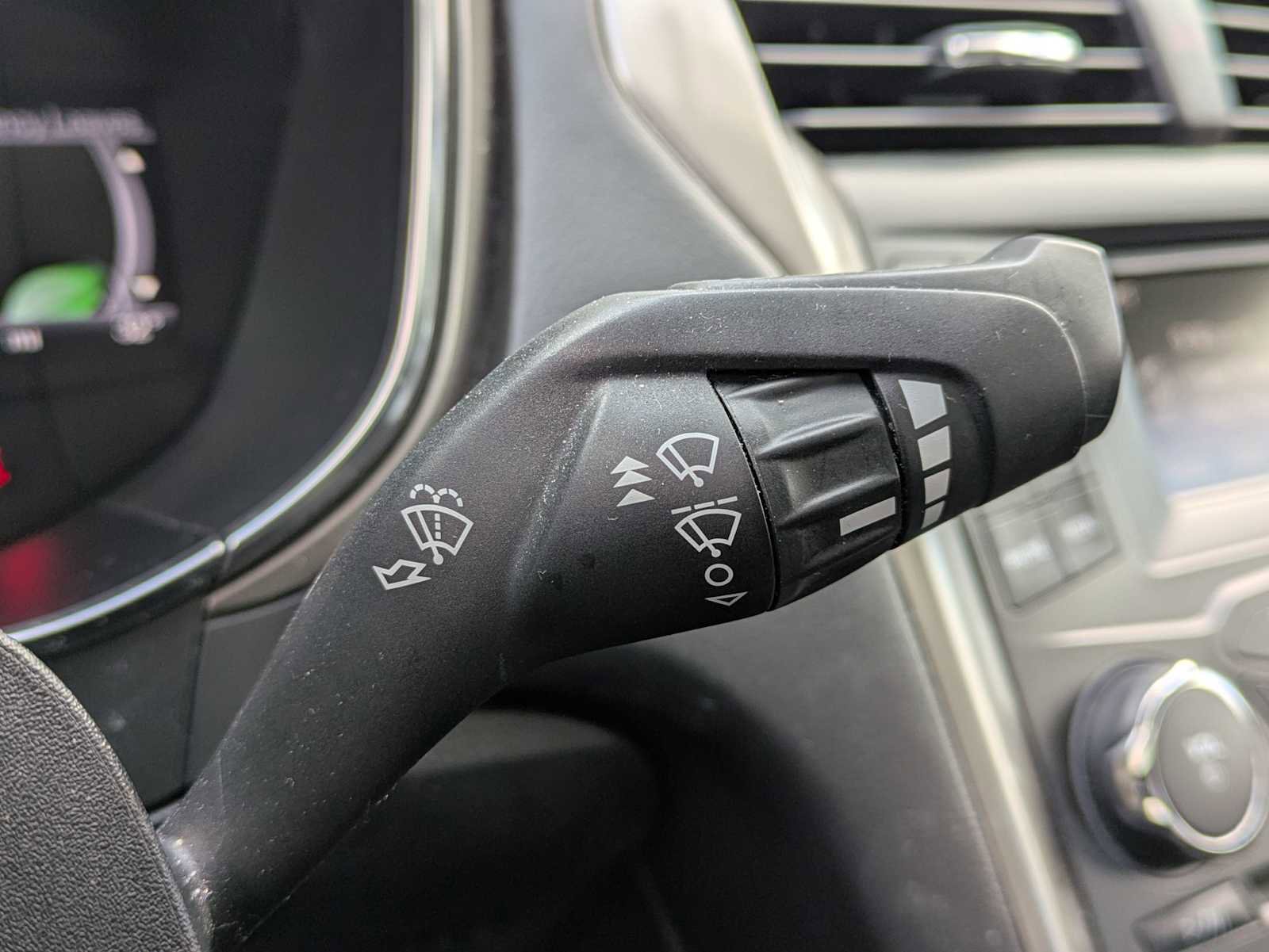 Used 2018 Ford Fusion SE image 26