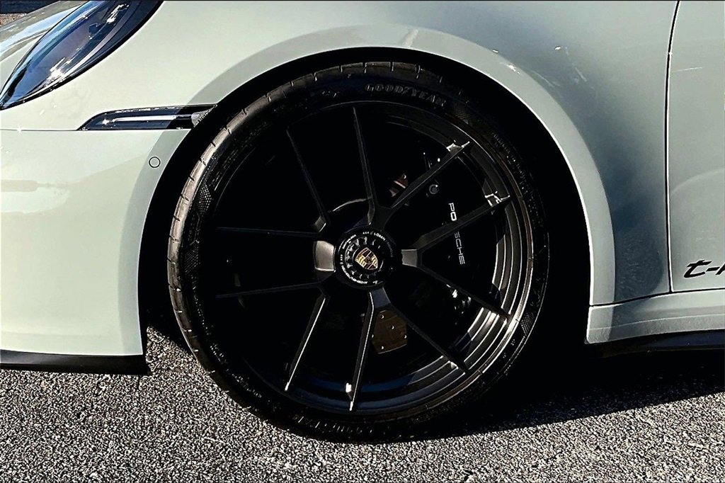 Used 2025 Porsche 911 Carrera 4 GTS image 13