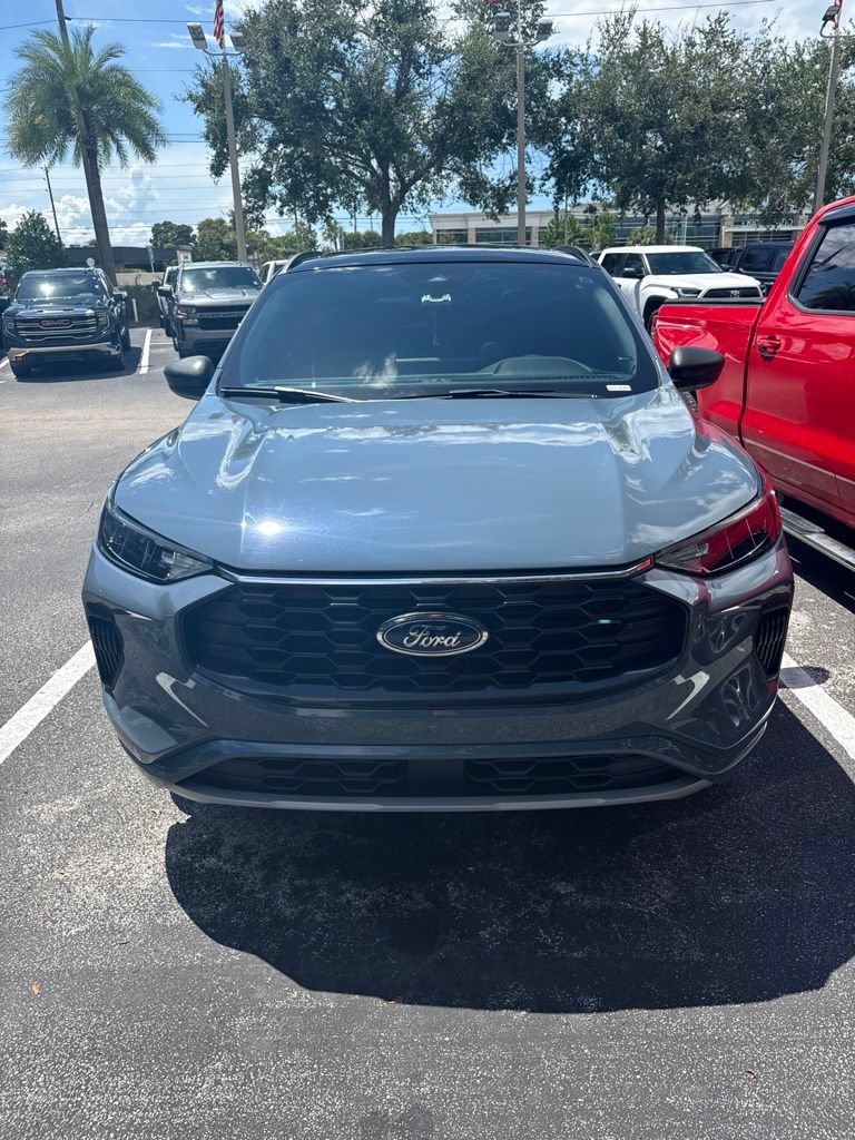 Used 2023 Ford Escape ST-Line w/ Tech Pack #1 AWD/4WD image 3