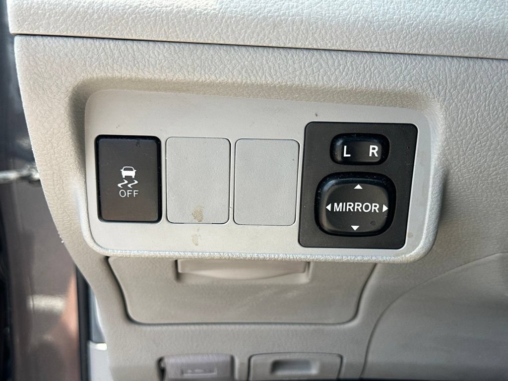 Used 2012 Toyota Corolla L FWD image 17