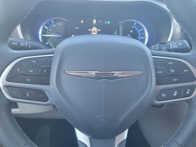 Certified 2024 Chrysler Pacifica Select image 37