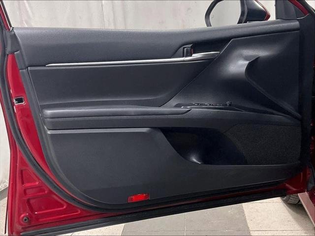 Used 2020 Toyota Camry LE w/ Convenience Package FWD image 9