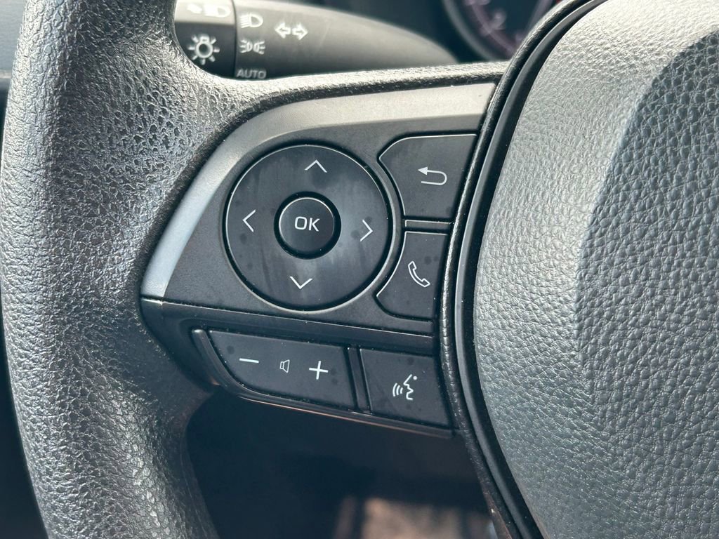 Certified 2025 Toyota RAV4 XLE FWD image 33