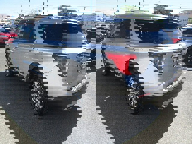 Used 2023 Ford Explorer Limited image 4