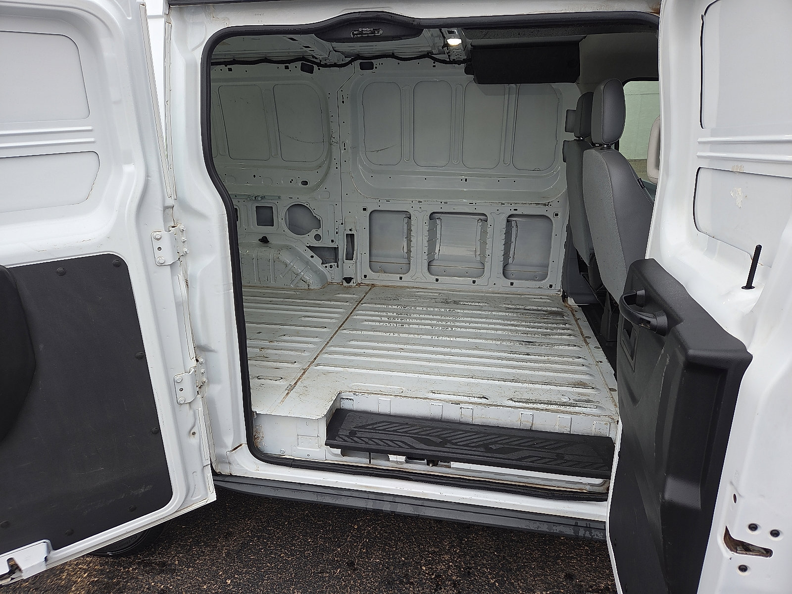 Used 2018 Ford Transit 150 130 Low Roof RWD image 7