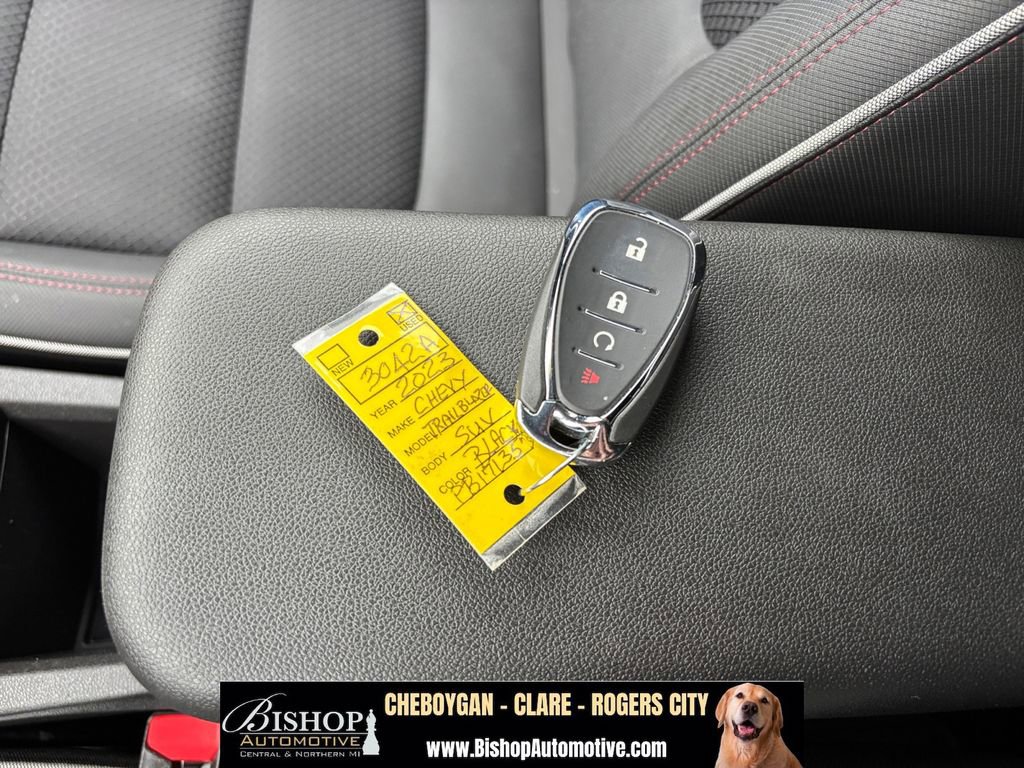 Used 2023 Chevrolet TrailBlazer RS w/ Convenience Package AWD/4WD image 11