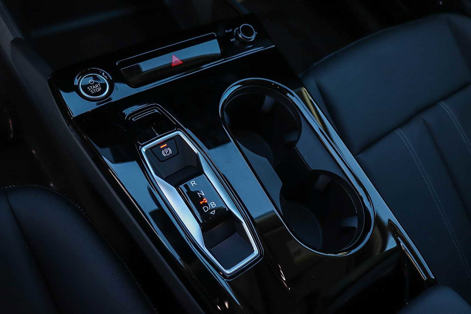 New 2025 Audi Q6 e-tron Premium AWD/4WD image 24