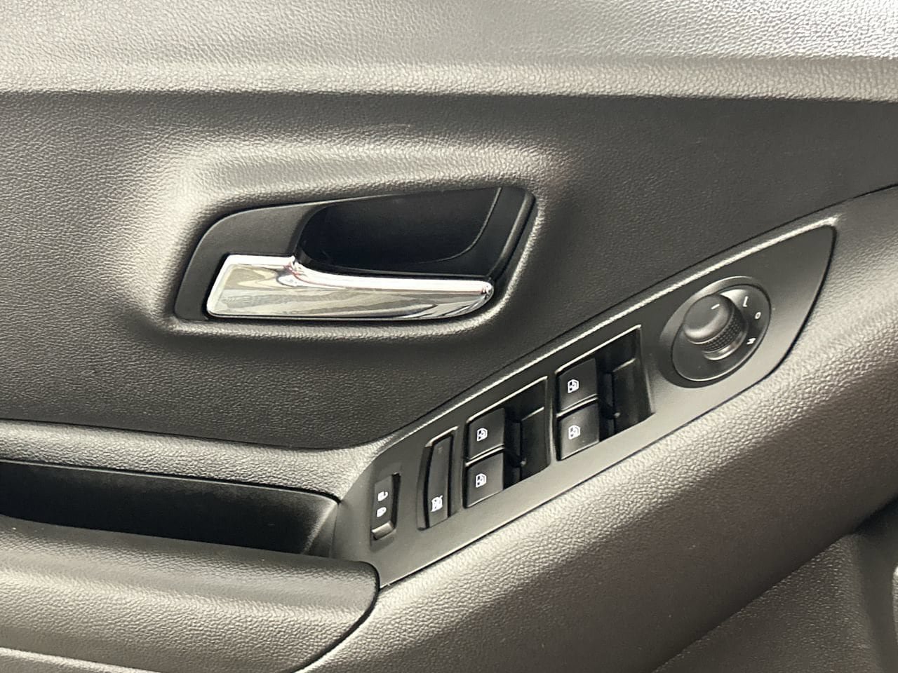 Used 2021 Chevrolet Trax LT w/ LT Convenience Package FWD image 19