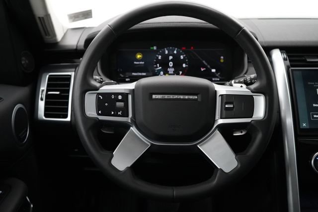 Used 2024 Land Rover Discovery S image 18