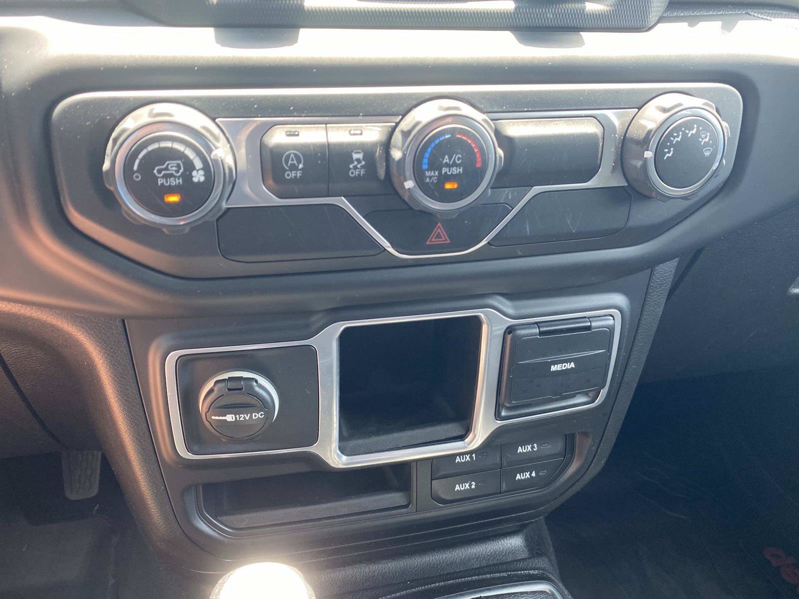 Used 2018 Jeep Wrangler Unlimited Sport AWD/4WD image 27