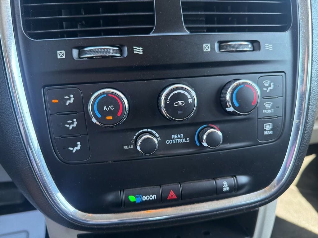 Used 2017 Dodge Grand Caravan SE FWD image 15