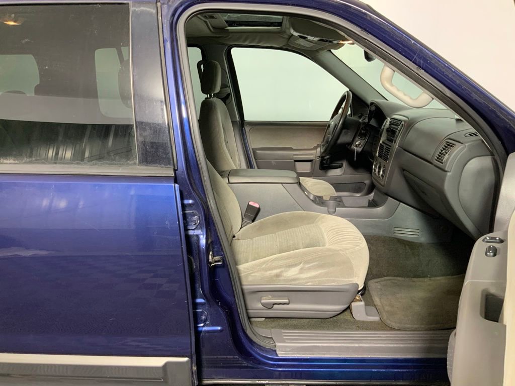 Used 2005 Ford Explorer XLT AWD/4WD image 22