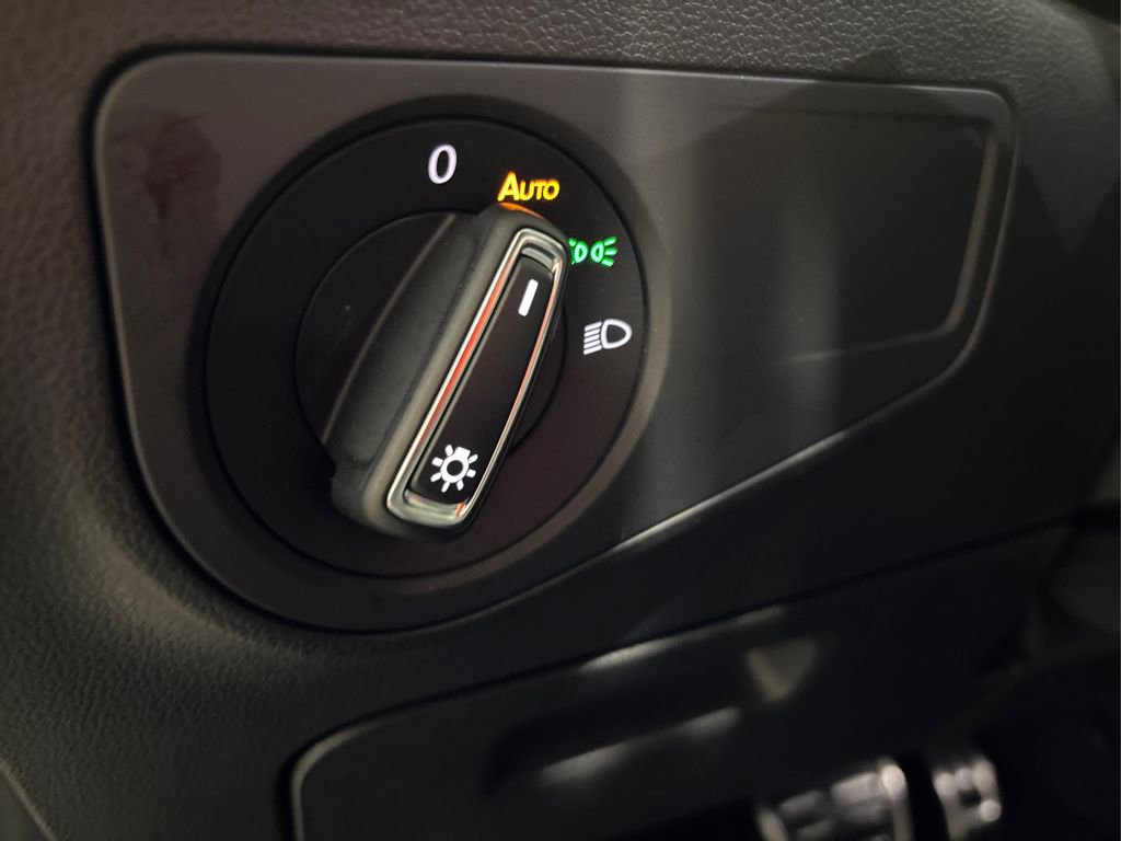 Used 2022 Volkswagen Tiguan SE R-Line image 26