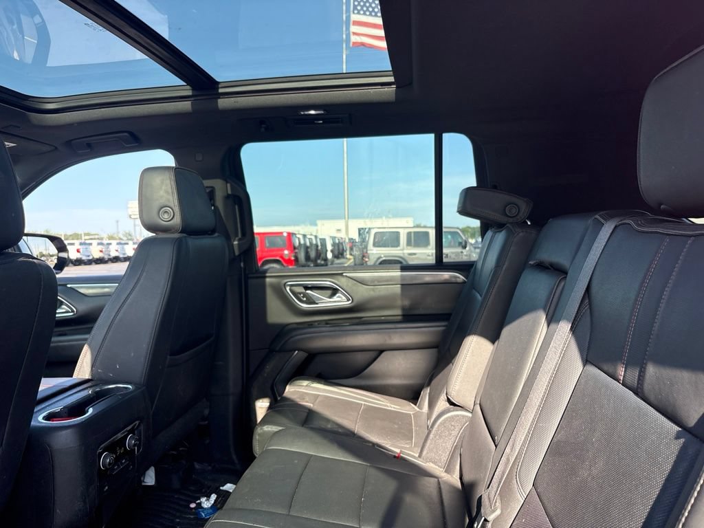 Used 2023 Chevrolet Suburban RST AWD/4WD image 13