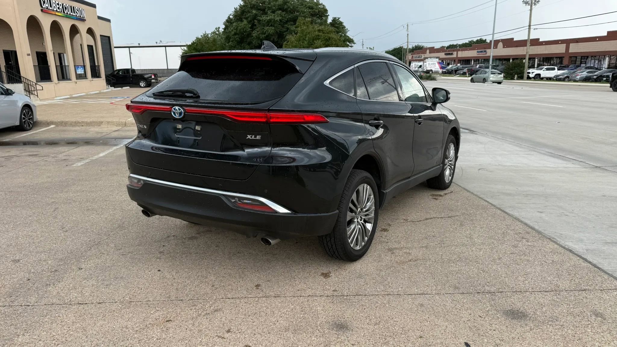 Used 2024 Toyota Venza XLE AWD/4WD image 5
