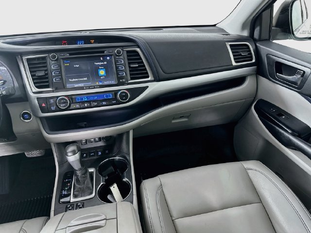 Used 2019 Toyota Highlander XLE AWD/4WD image 26
