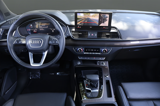 Used 2023 Audi Q5 2.0T Premium Plus w/ Premium Plus Package AWD/4WD image 16