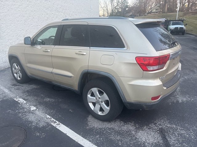 Used 2011 Jeep Grand Cherokee Laredo image 3