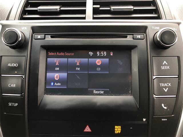 Used 2016 Toyota Camry image 11