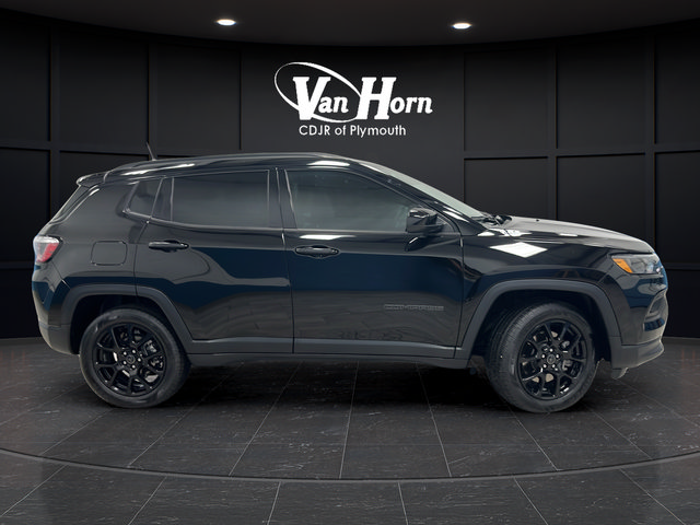 Used 2025 Jeep Compass Latitude w/ Altitude Special Edition AWD/4WD image 8