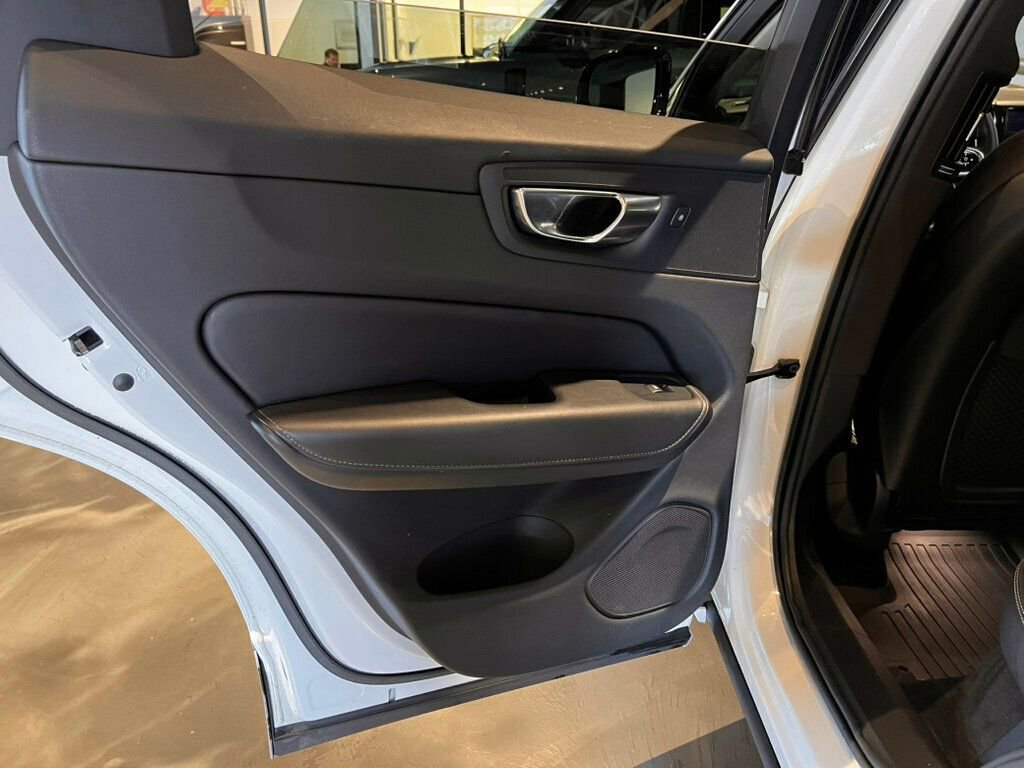 Used 2023 Volvo XC60 B5 Ultimate AWD/4WD image 24