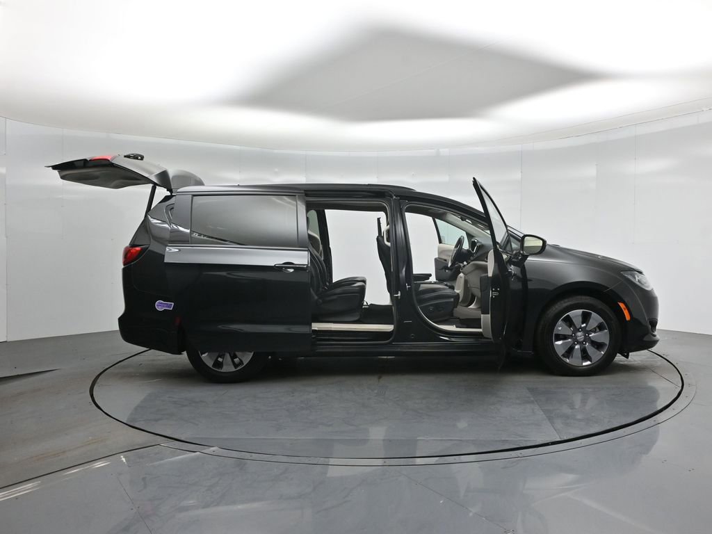 Used 2018 Chrysler Pacifica Limited w/ Advanced Safetytec Group image 5