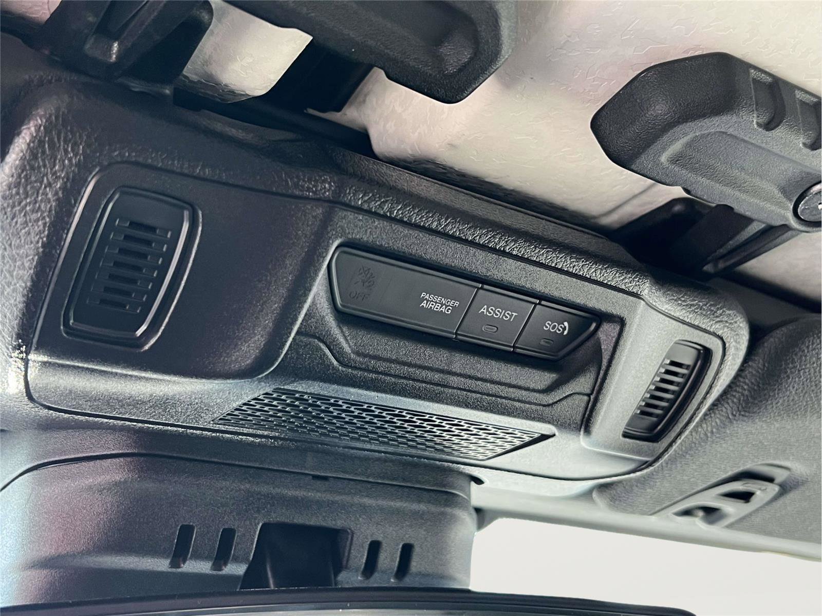 Used 2025 Jeep Wrangler Sahara image 33