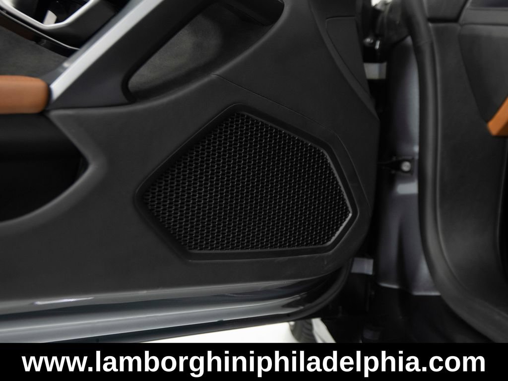 Used 2015 Lamborghini Huracan LP 610-4 AWD/4WD image 13