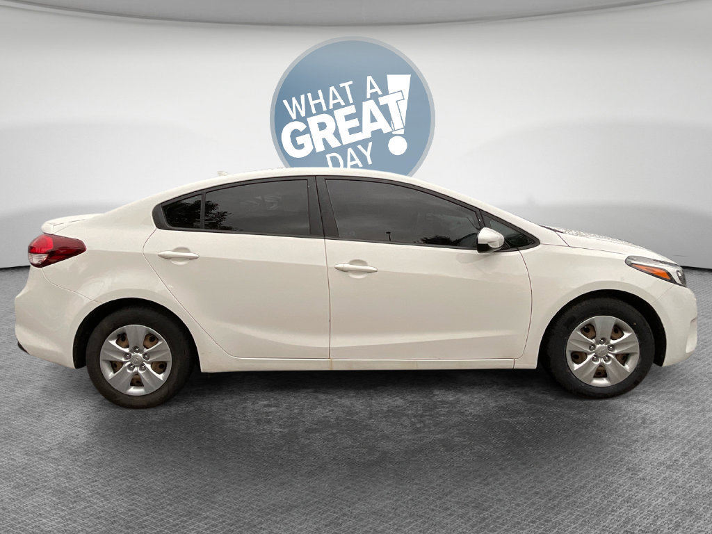 Used 2017 Kia Forte LX FWD image 2