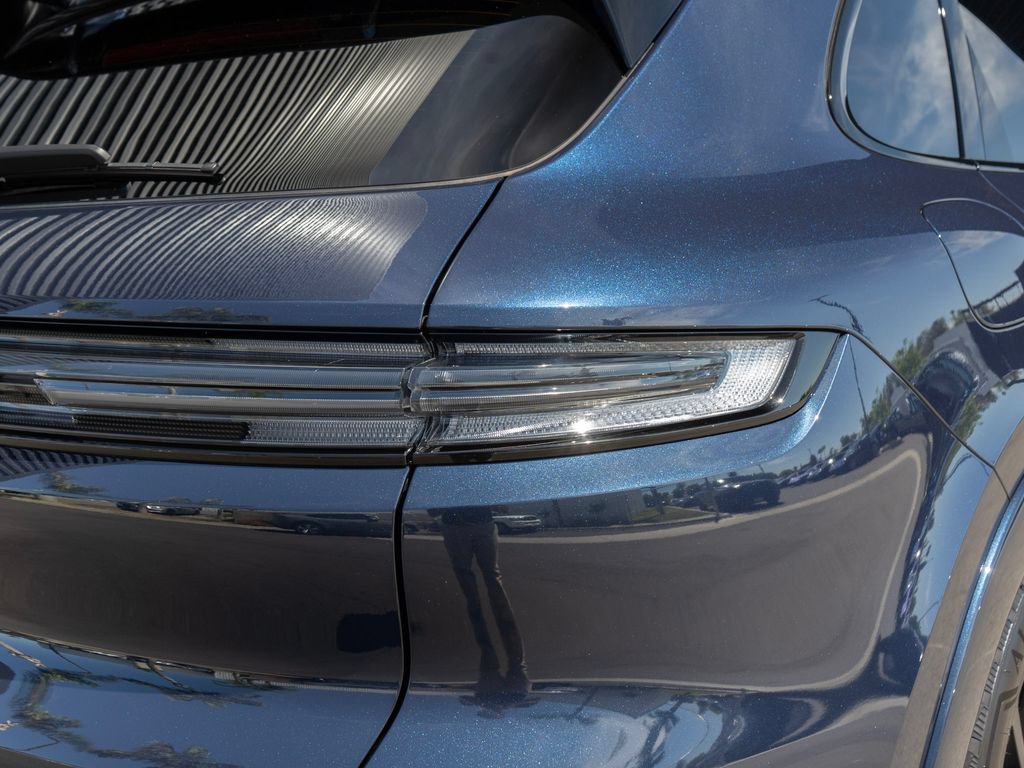 Used 2025 Porsche Cayenne GTS AWD/4WD image 14