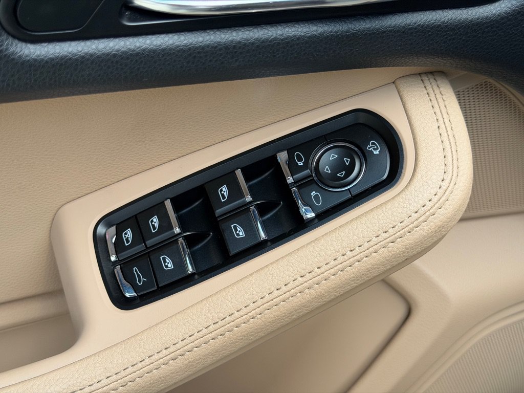 Used 2023 Porsche Macan AWD/4WD image 24