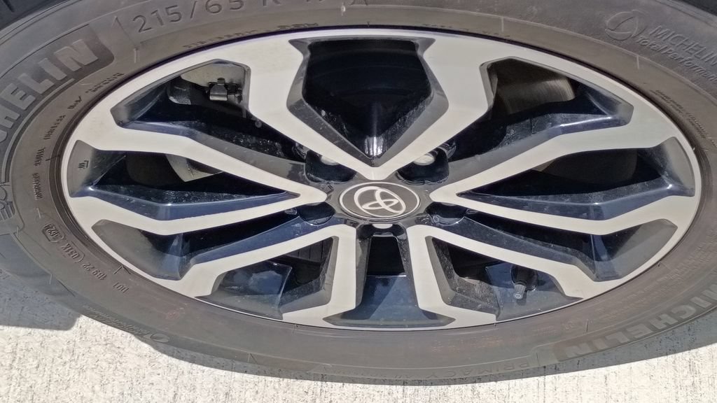 Used 2024 Toyota Corolla Cross AWD Hybrid image 18