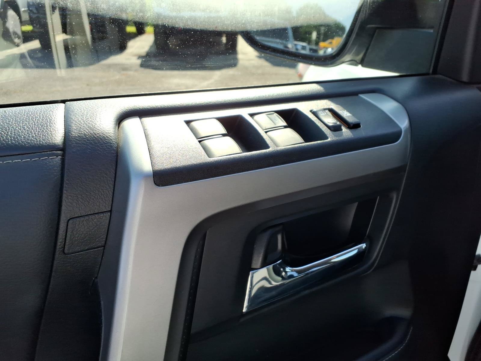 Used 2020 Toyota 4Runner SR5 AWD/4WD image 7