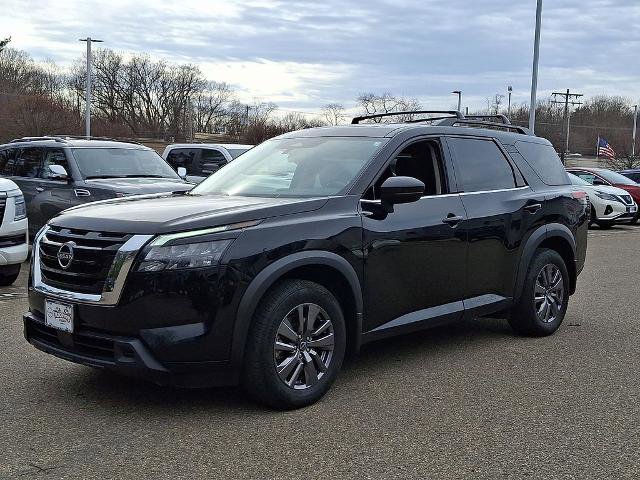 Certified 2023 Nissan Pathfinder SV w/ SV Premium Package image 4