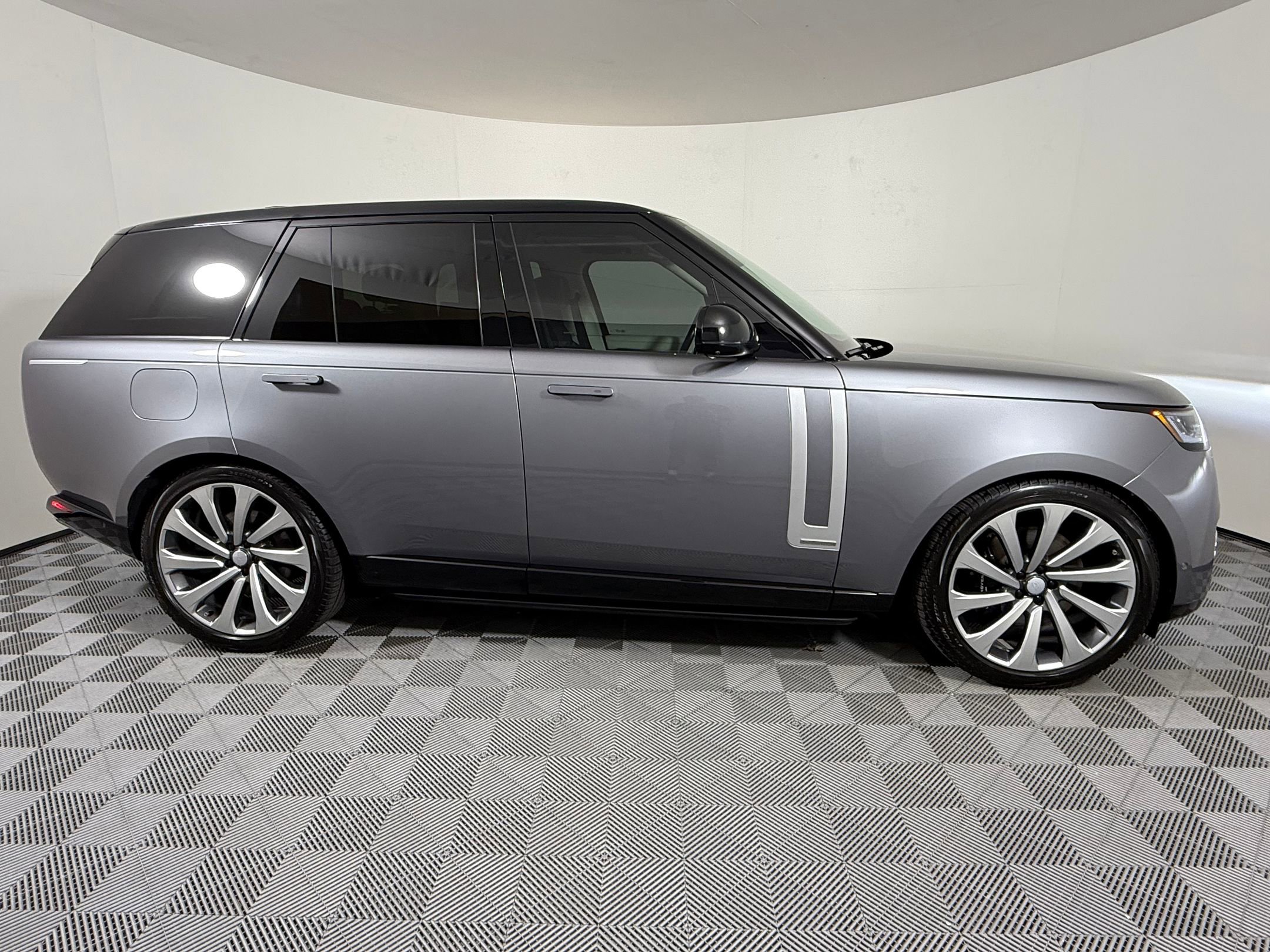 Used 2024 Land Rover Range Rover Autobiography AWD/4WD image 9