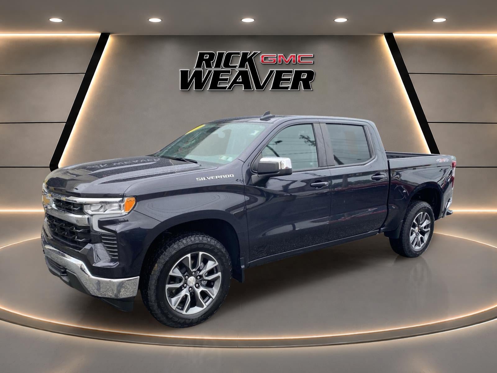 Used 2023 Chevrolet Silverado 1500 LT AWD/4WD image 3