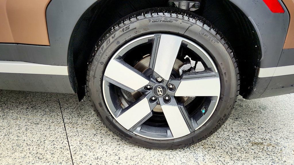 Used 2024 Hyundai Santa Fe Limited image 9