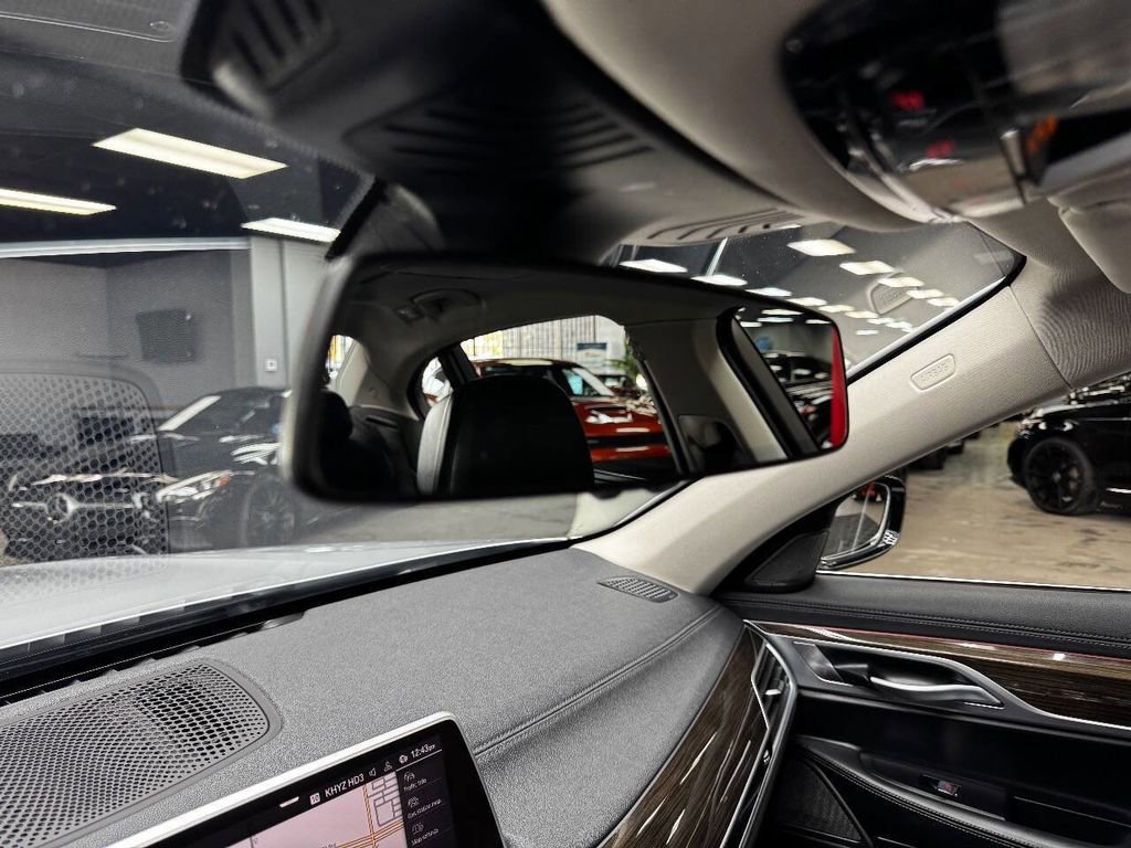 Used 2020 BMW 740i image 28