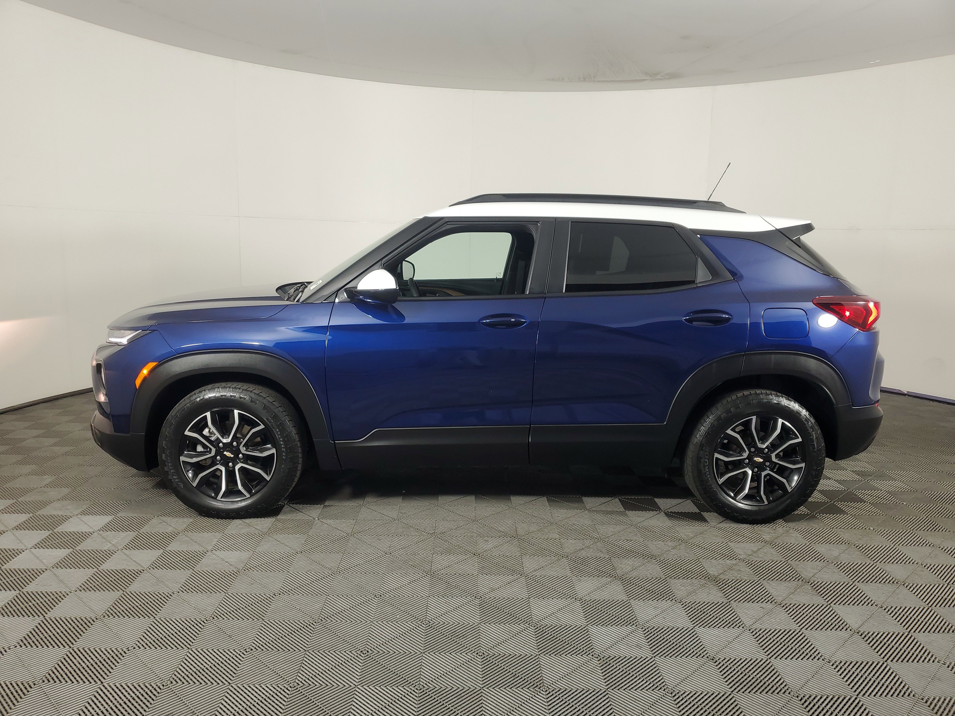 Used 2023 Chevrolet TrailBlazer ACTIV w/ Convenience Package FWD image 7