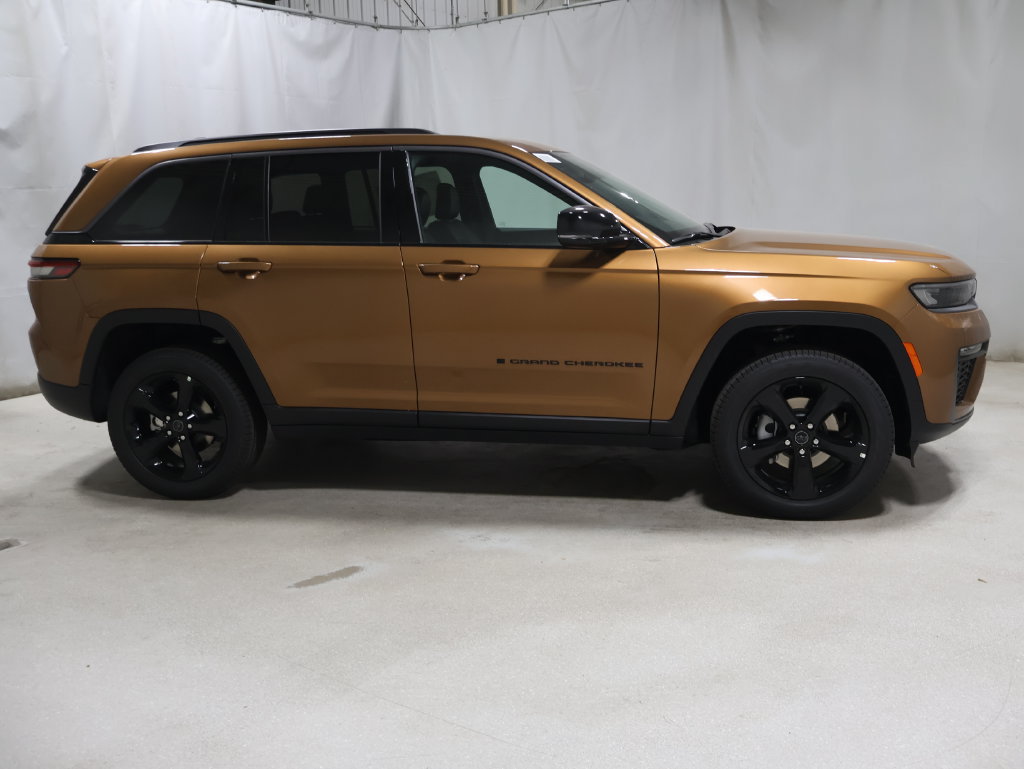 New 2027 Jeep Grand Cherokee Limited w/ Limited Altitude Package AWD/4WD image 7