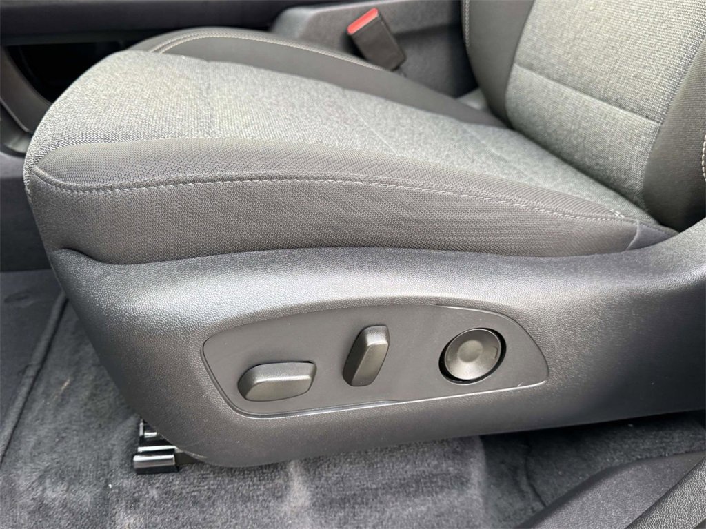 Used 2025 GMC Acadia Elevation image 20