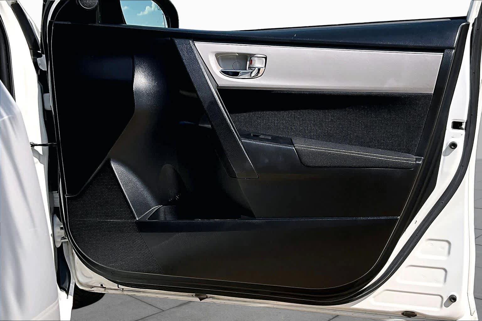 Used 2017 Toyota Corolla LE FWD image 22