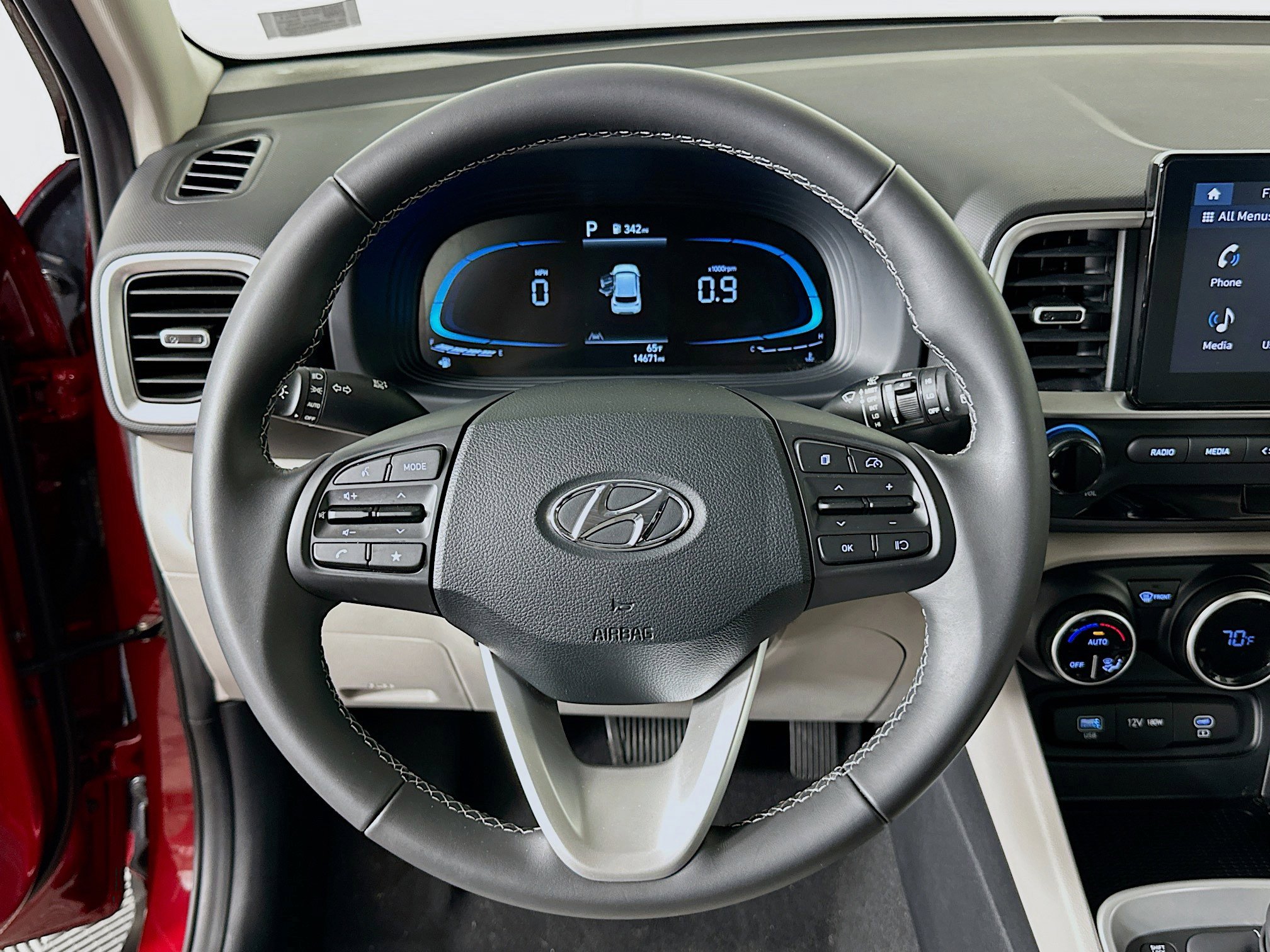 Used 2025 Hyundai Venue SEL image 18