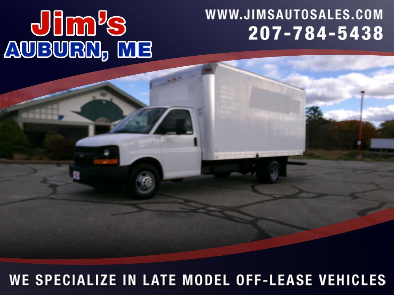 Used 2017 Chevrolet Express 3500 Extended image 1