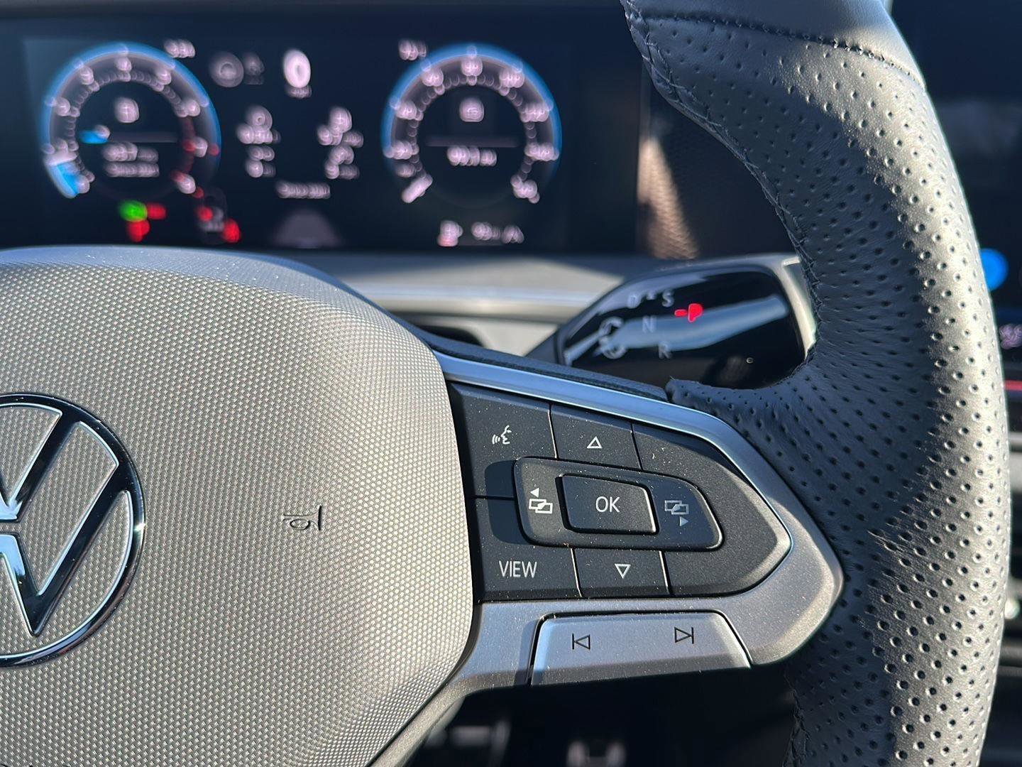 New 2026 Volkswagen Tiguan SE R-Line AWD/4WD image 30