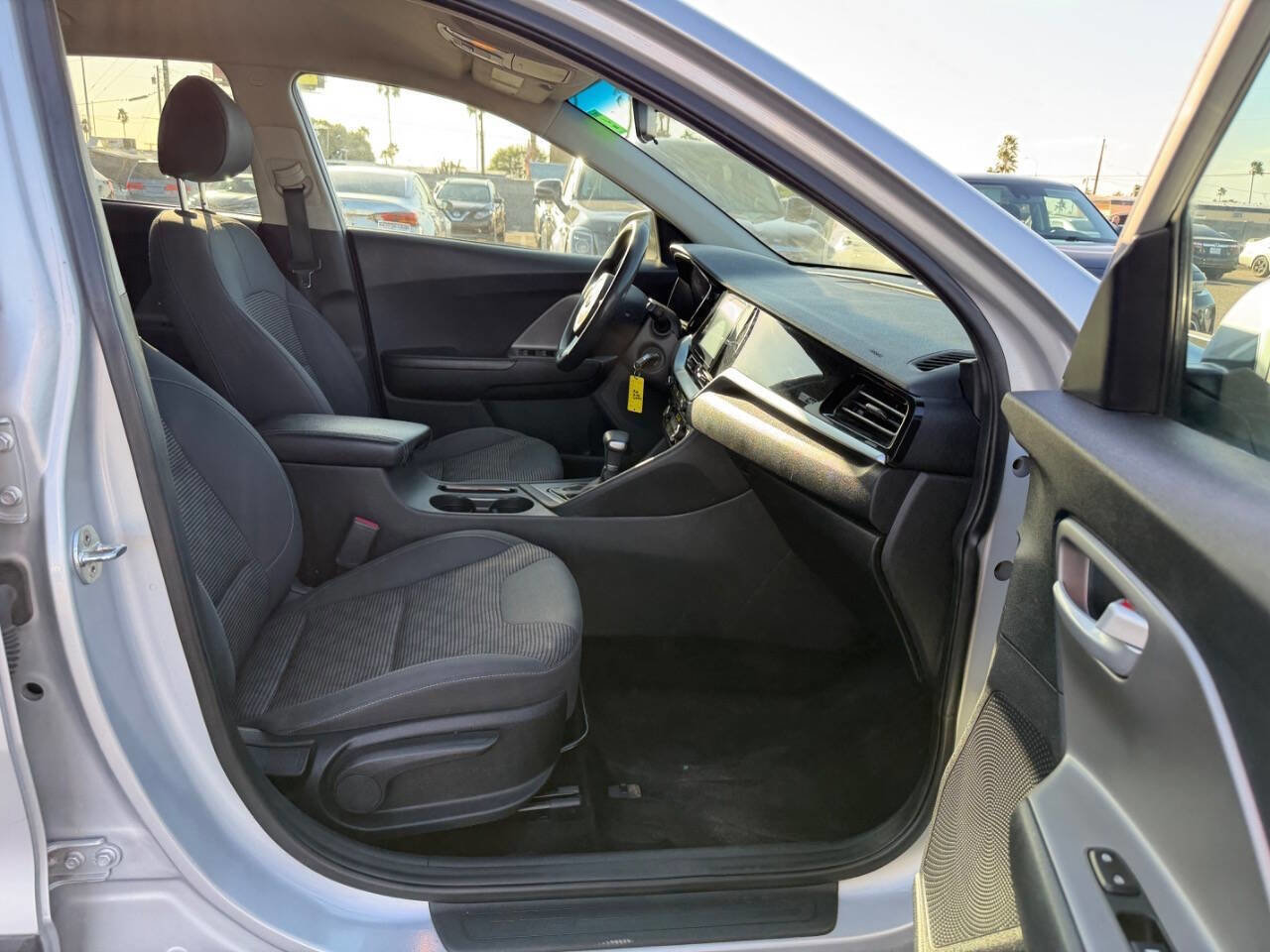 Used 2020 Kia Niro LX image 23