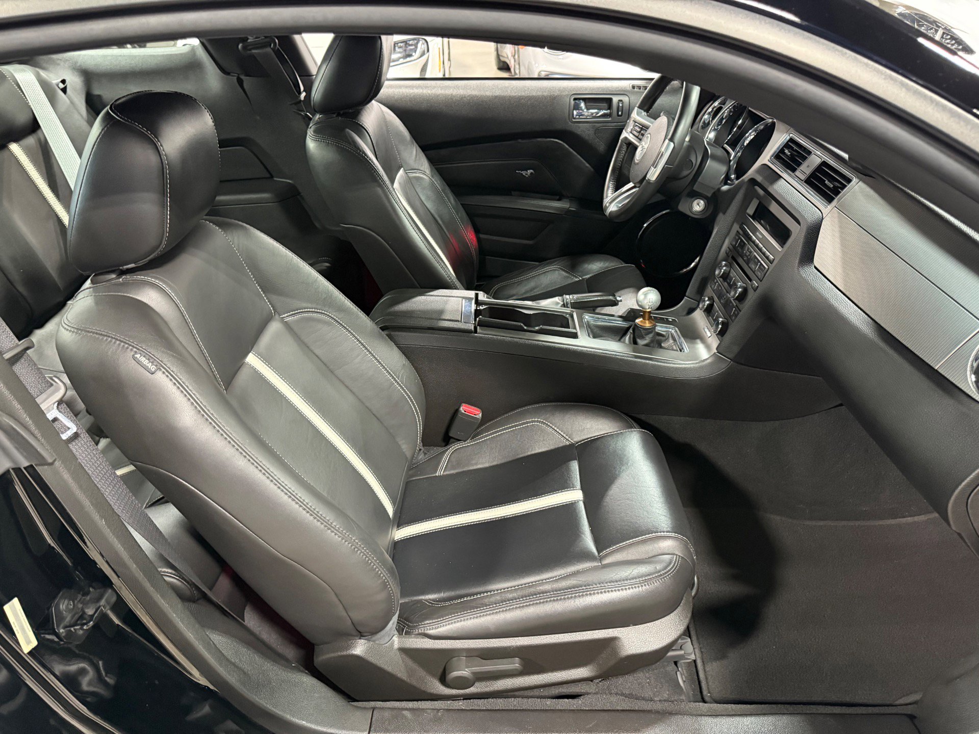 Used 2010 Ford Mustang GT image 33