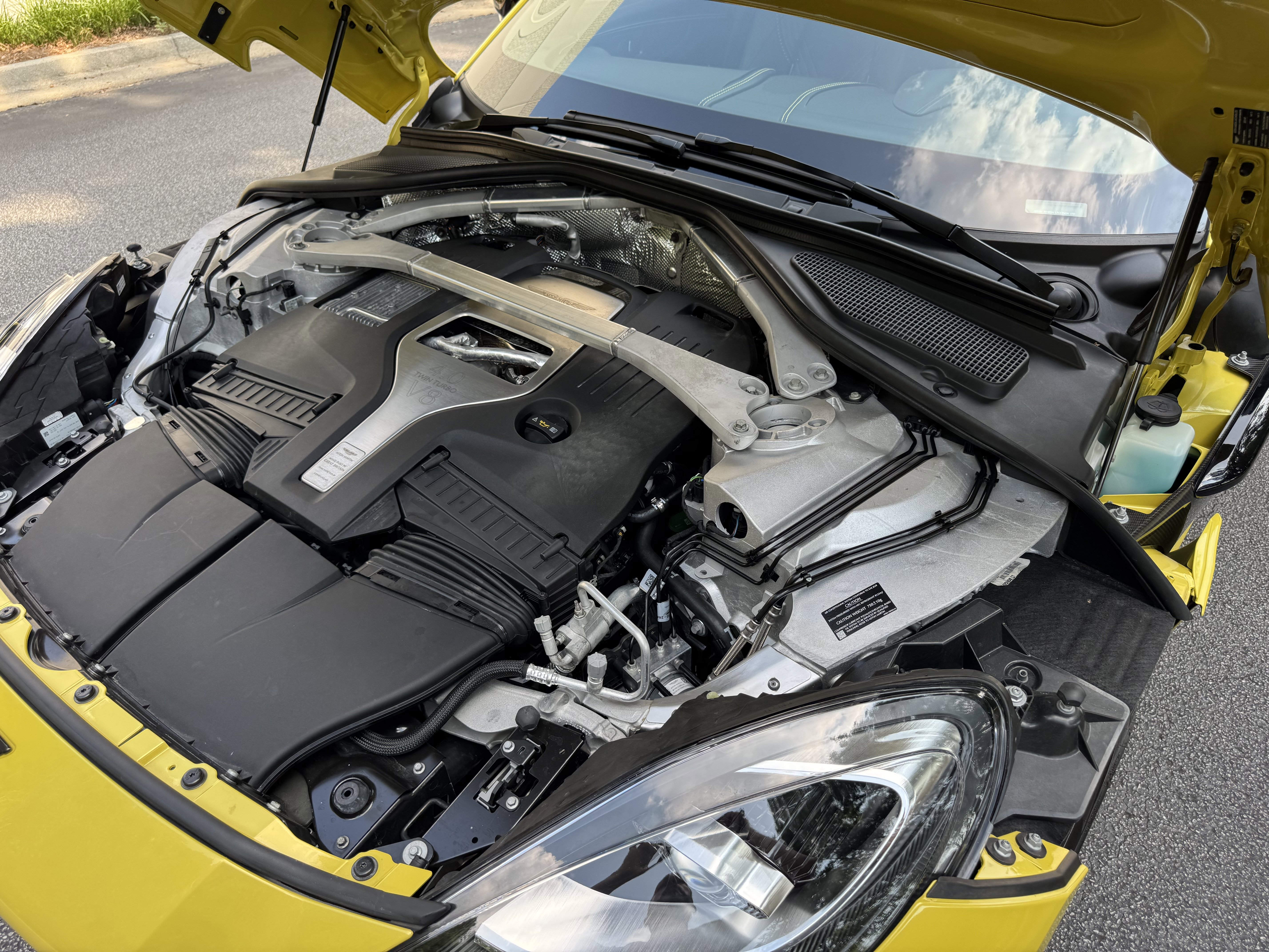 Used 2021 Aston Martin DBX AWD/4WD image 26