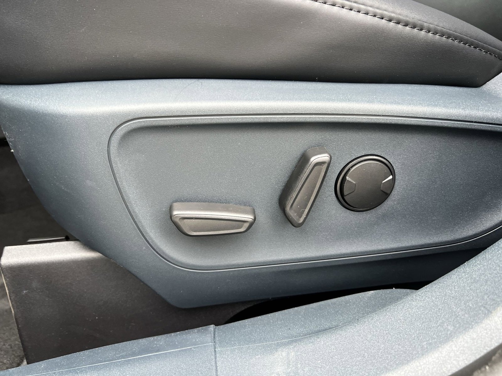 New 2025 Ford Maverick Lariat w/ Black Appearance Package image 14